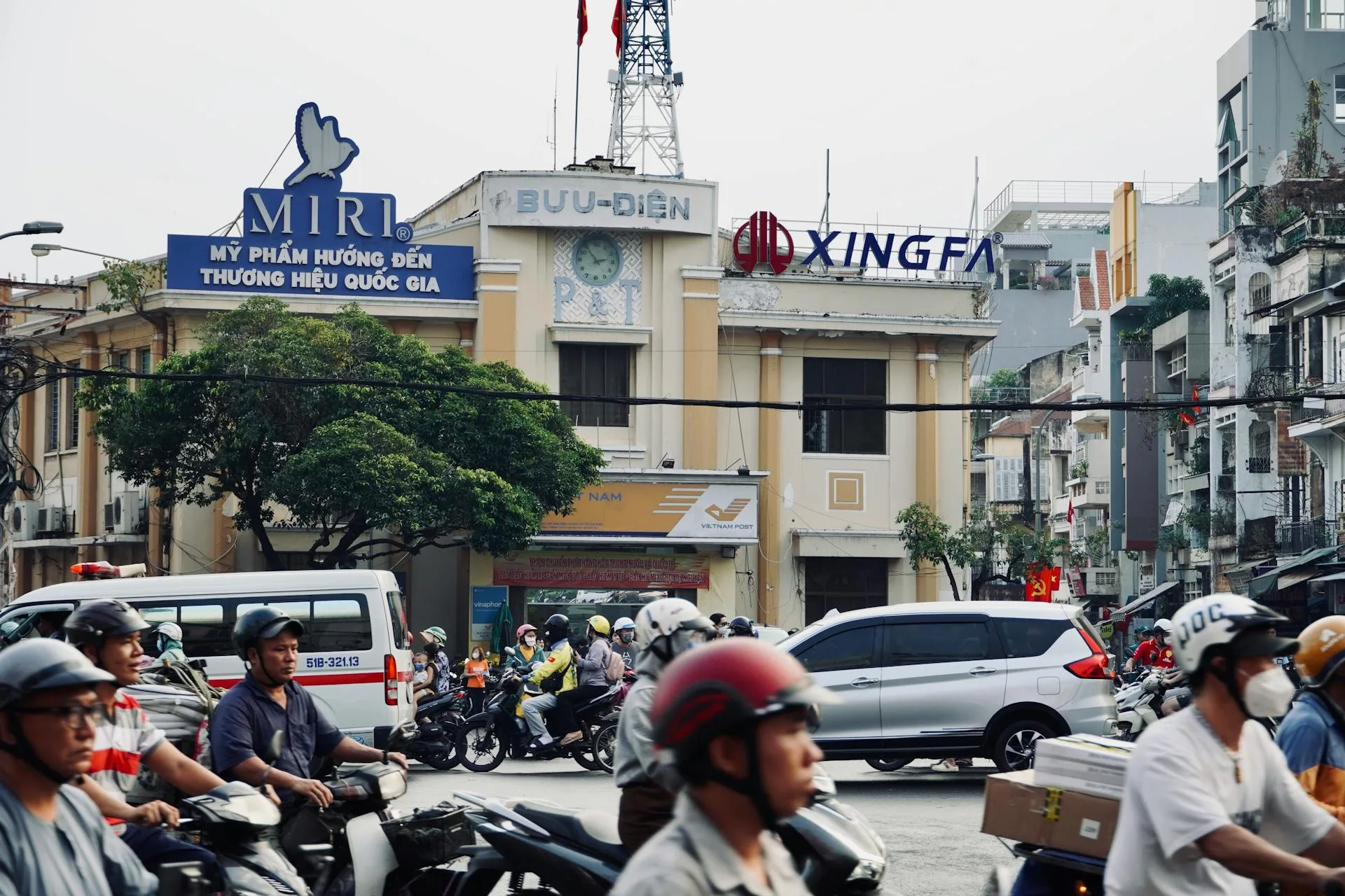 Скутер на улице Ho Chi Minh City во Вьетнаме
